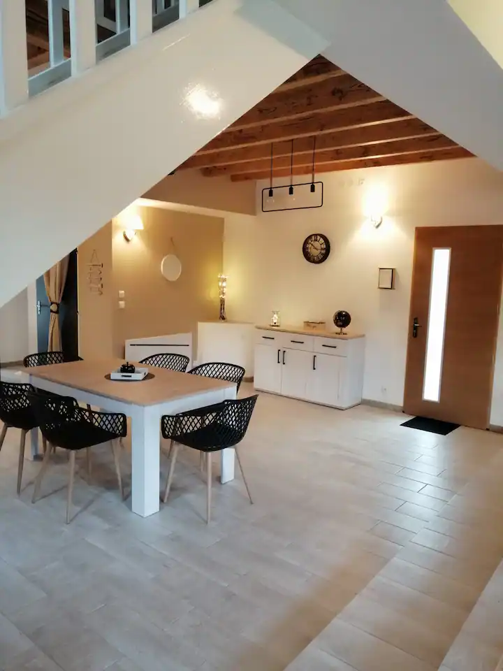 Photo de l'entrée et de la salle à manger